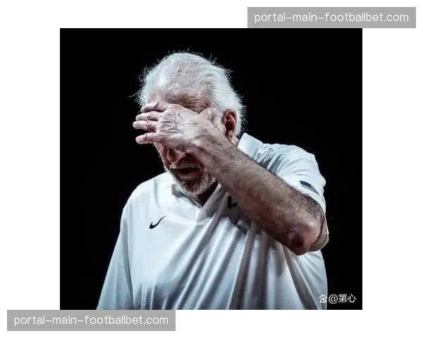 场边花絮：马刺教练波波维奇因一次防守沟通失误，在场边大声指挥